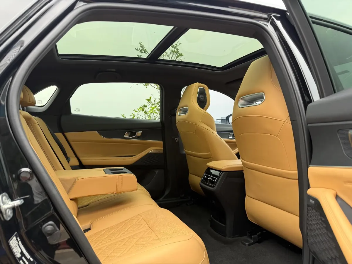 2021 ChangAn UNI-K 2.0T 233HP L4 8AT,autocango,china used car exporter,china ev exporter,chinese used car exporter,chinese used ev exporter