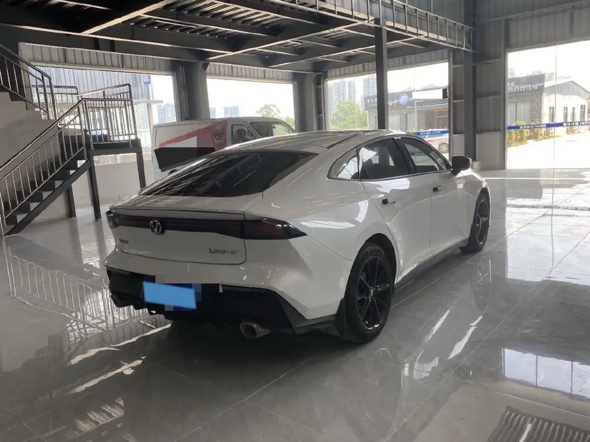 2023 ChangAn UNI-V 1.5T 188HP L4 7DCT,autocango,china used car exporter,china ev exporter,chinese used car exporter,chinese used ev exporter