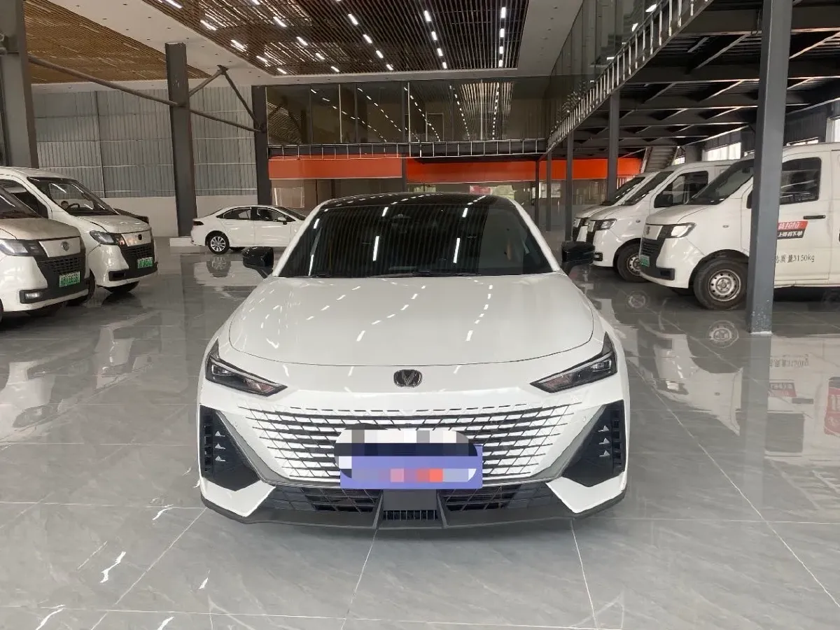 2023 ChangAn UNI-V 1.5T 188HP L4 7DCT,autocango,china used car exporter,china ev exporter,chinese used car exporter,chinese used ev exporter