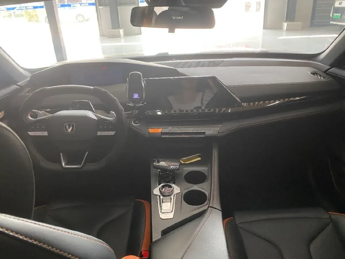 2023 ChangAn UNI-V 1.5T 188HP L4 7DCT,autocango,china used car exporter,china ev exporter,chinese used car exporter,chinese used ev exporter