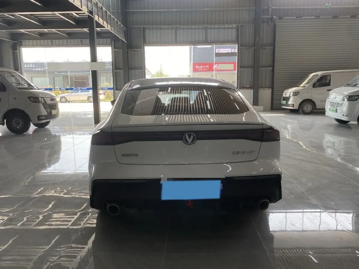 2023 ChangAn UNI-V 1.5T 188HP L4 7DCT,autocango,china used car exporter,china ev exporter,chinese used car exporter,chinese used ev exporter