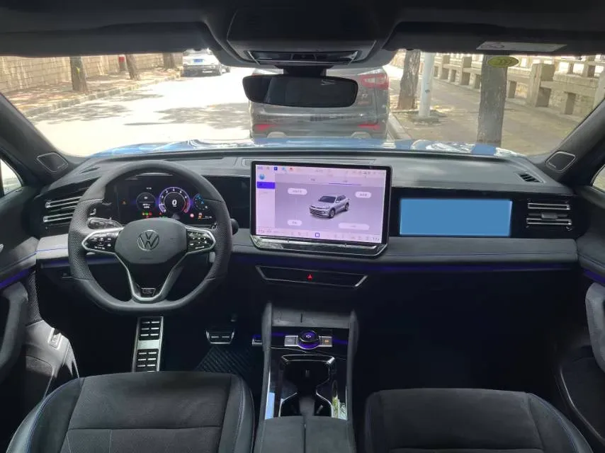 2024 Volkswagen Tiguan L 2.0T 220HP L4 7DCT,autocango,china used car exporter,china ev exporter,chinese used car exporter,chinese used ev exporter