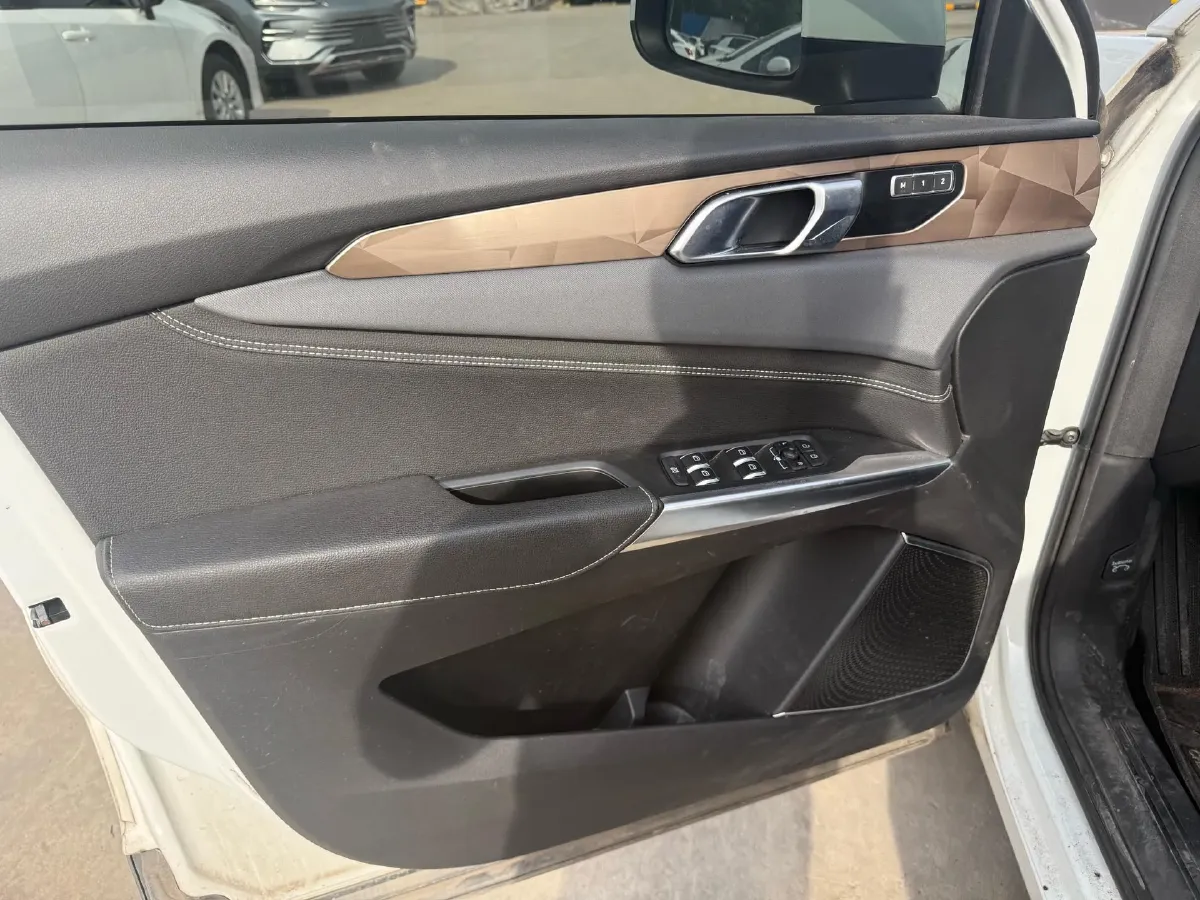 2019 Beijing BJ40 2.0T 218HP L4 6AT,autocango,china used car exporter,china ev exporter,chinese used car exporter,chinese used ev exporter