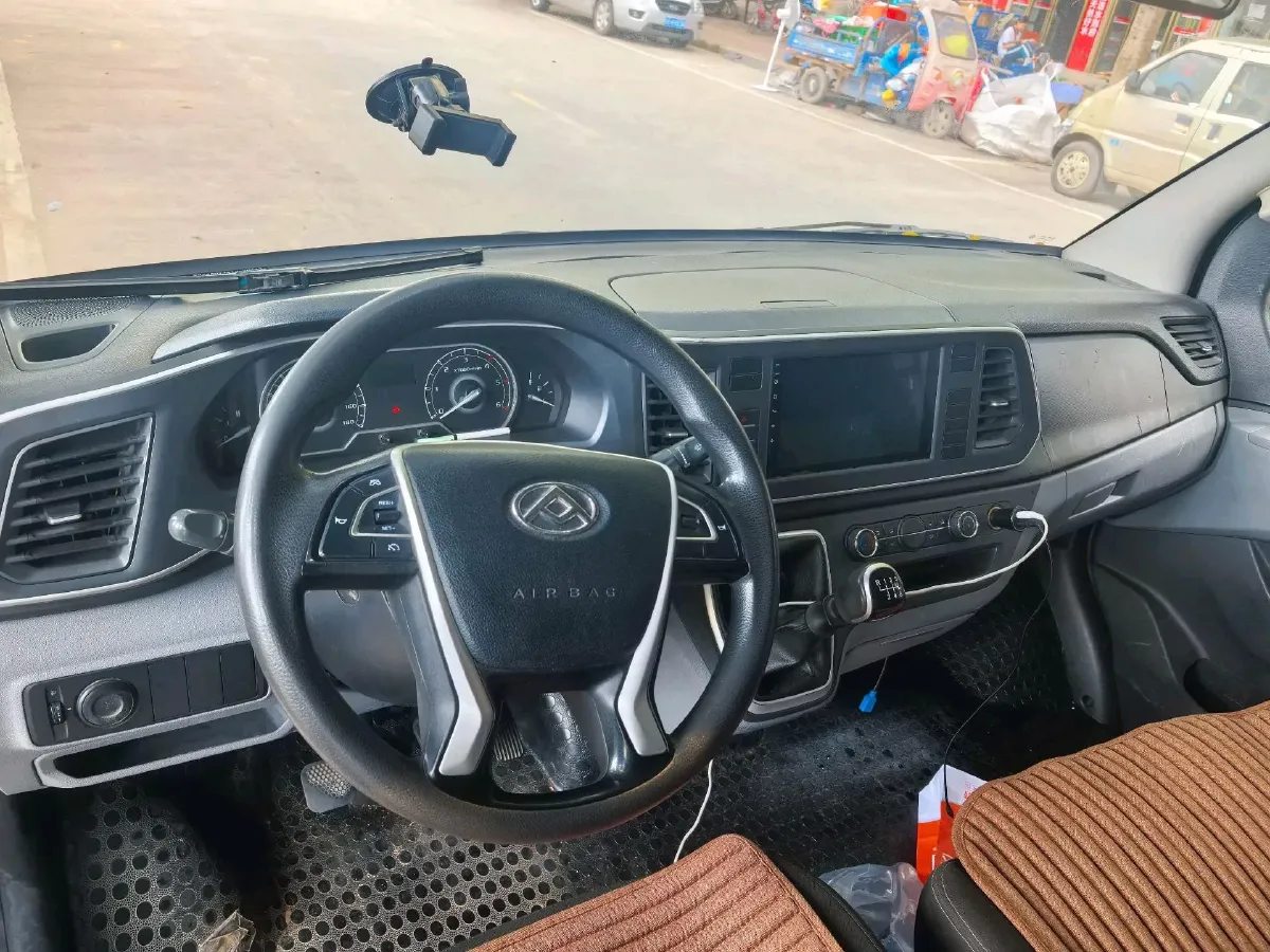 2023 MAXUS XinTu V80 2.0T 127HP L4 6MT,autocango,china used car exporter,china ev exporter,chinese used car exporter,chinese used ev exporter