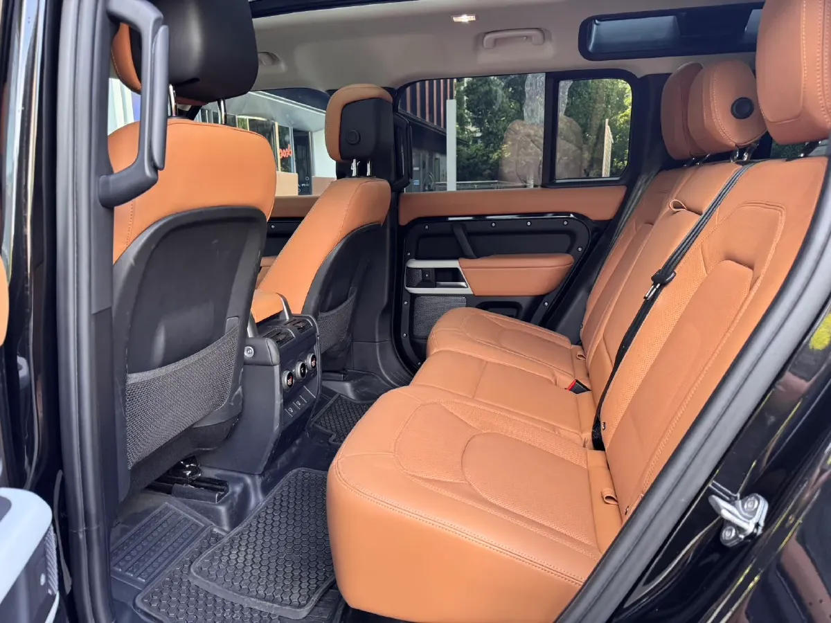 2024 Land Rover Defender 3.0T 400HP L6 8AT,autocango,china used car exporter,china ev exporter,chinese used car exporter,chinese used ev exporter
