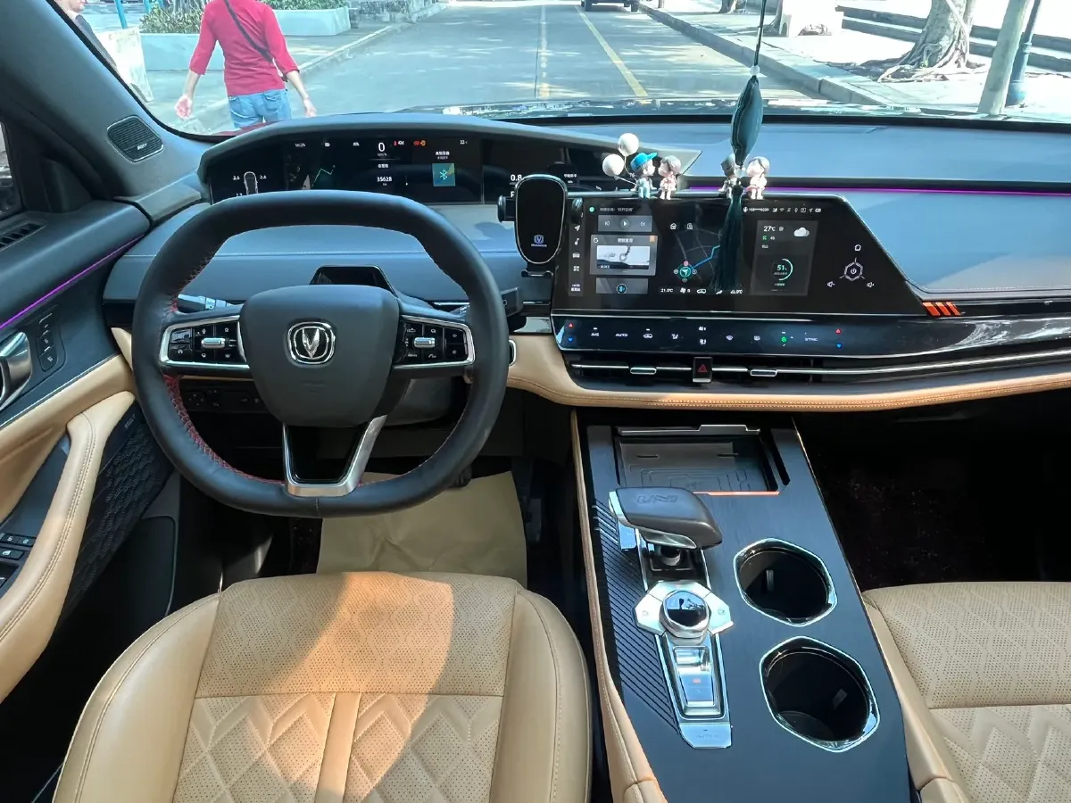 2021 ChangAn UNI-K 2.0T 233HP L4 8AT,autocango,china used car exporter,china ev exporter,chinese used car exporter,chinese used ev exporter
