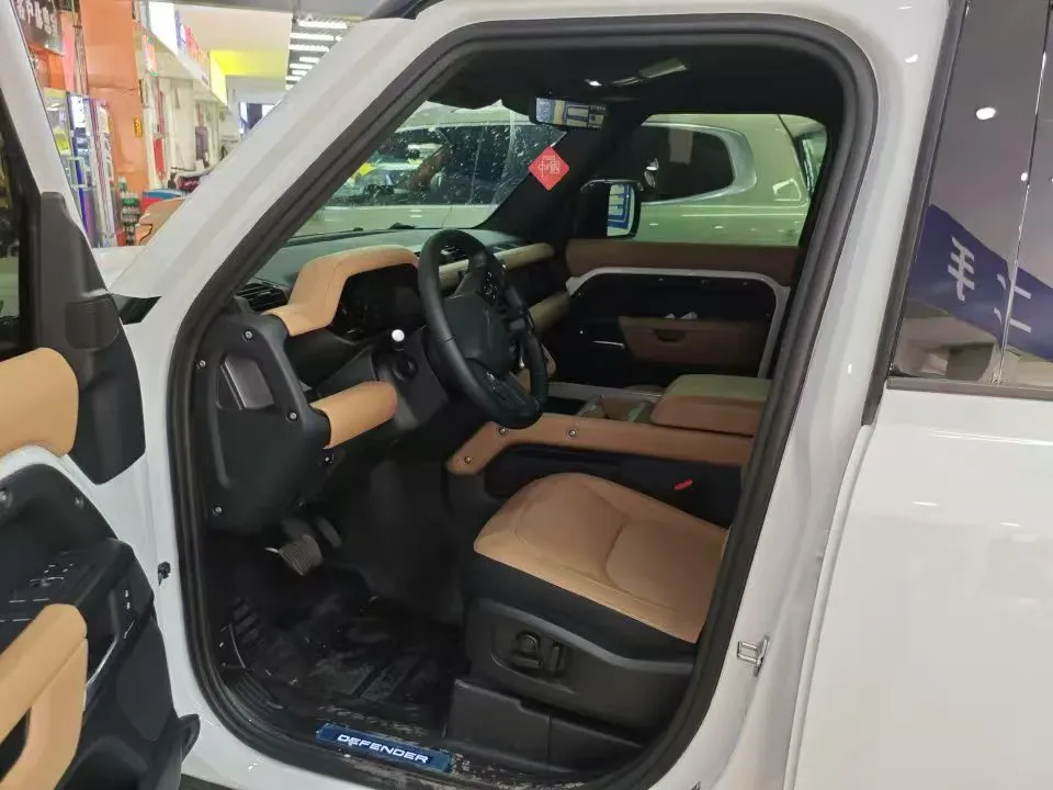 2025 Land Rover Defender 3.0T 400HP L6 8AT,autocango,china used car exporter,china ev exporter,chinese used car exporter,chinese used ev exporter