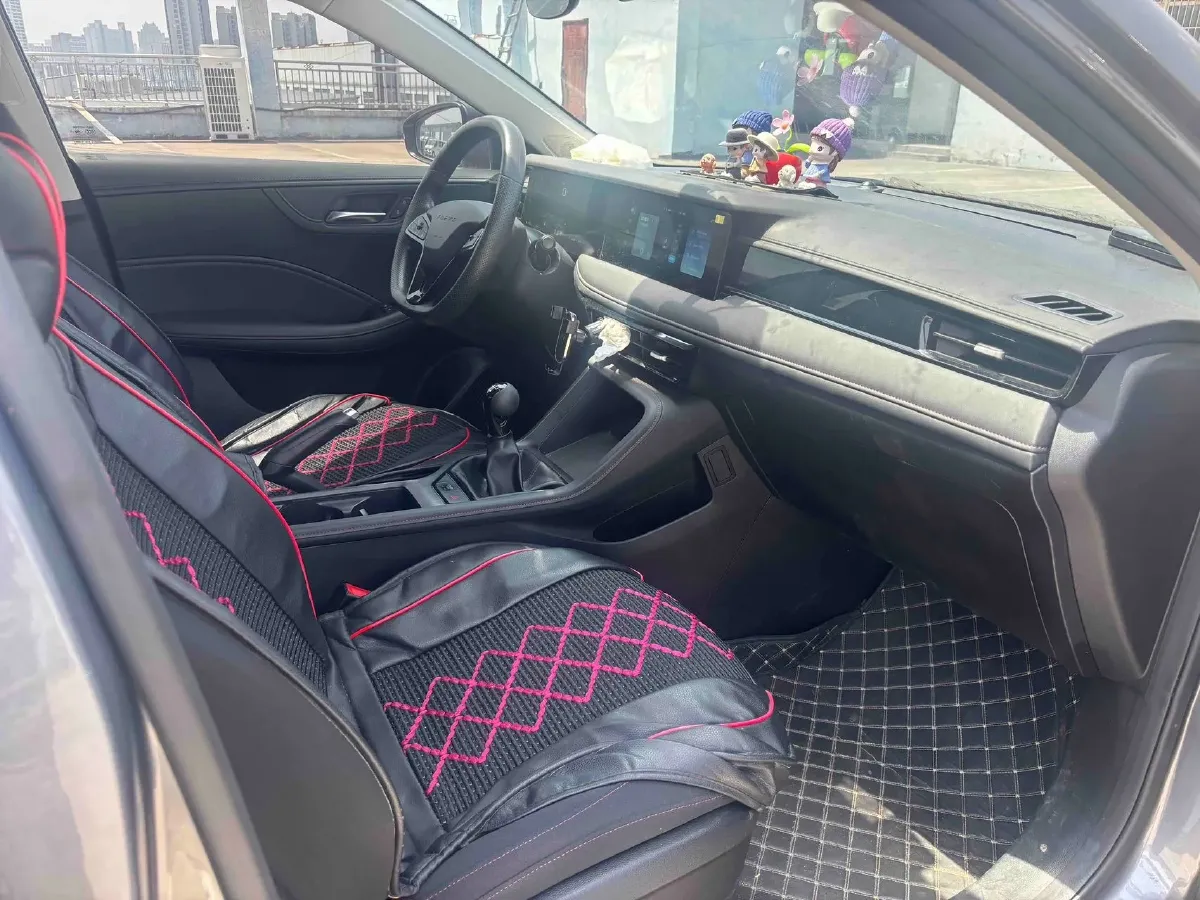 2023 Roewe i5 1.5L 129HP L4 5MT,autocango,china used car exporter,china ev exporter,chinese used car exporter,chinese used ev exporter