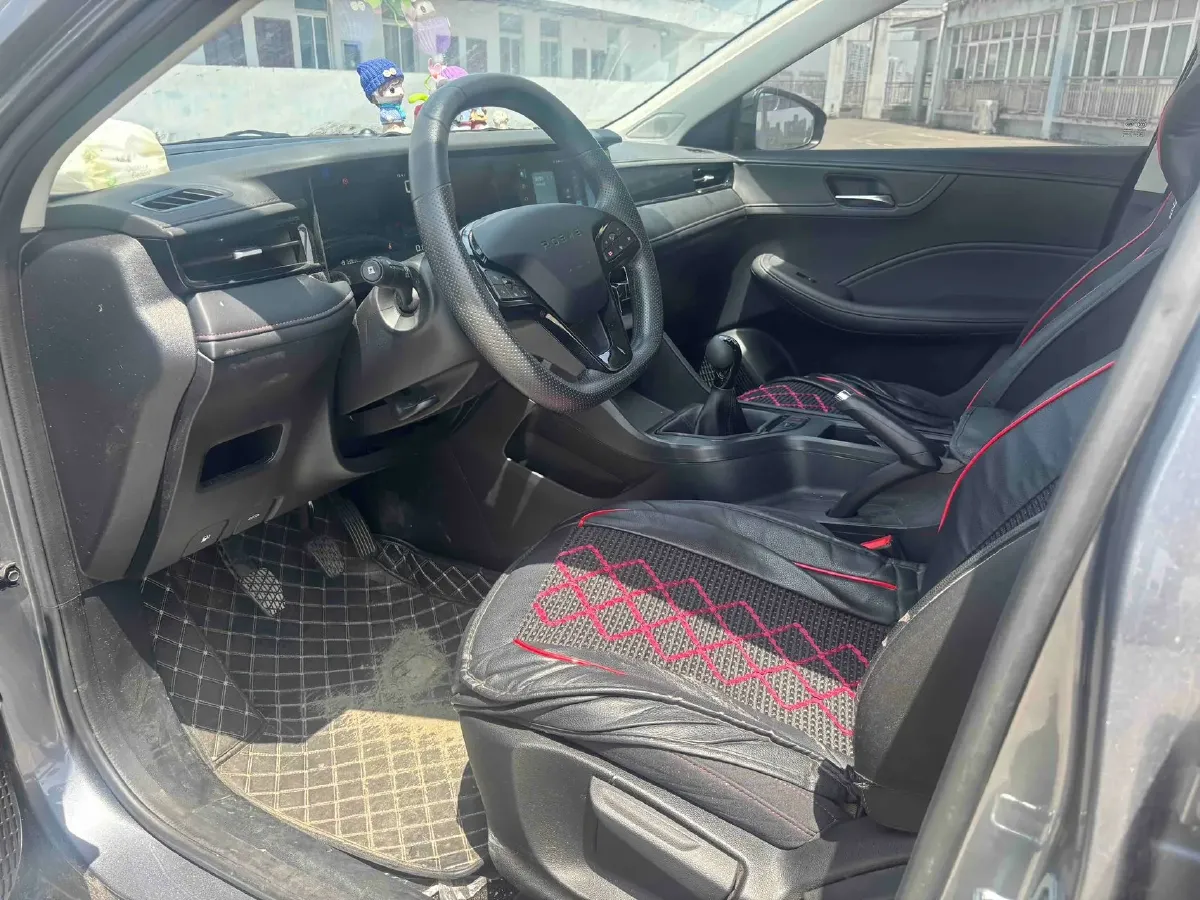 2023 Roewe i5 1.5L 129HP L4 5MT,autocango,china used car exporter,china ev exporter,chinese used car exporter,chinese used ev exporter