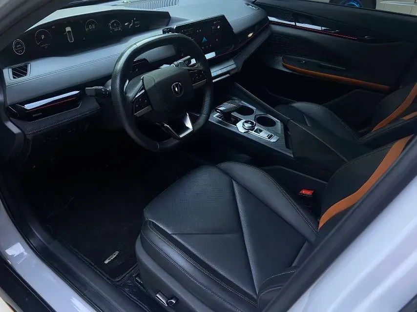 2022 ChangAn UNI-V 1.5T 188HP L4 7DCT,autocango,china used car exporter,china ev exporter,chinese used car exporter,chinese used ev exporter