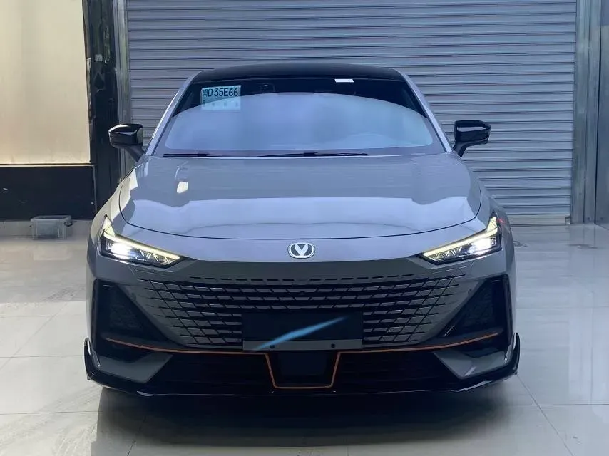 2022 ChangAn UNI-V 1.5T 188HP L4 7DCT,autocango,china used car exporter,china ev exporter,chinese used car exporter,chinese used ev exporter