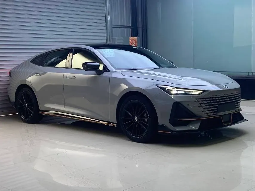 2022 ChangAn UNI-V 1.5T 188HP L4 7DCT,autocango,china used car exporter,china ev exporter,chinese used car exporter,chinese used ev exporter