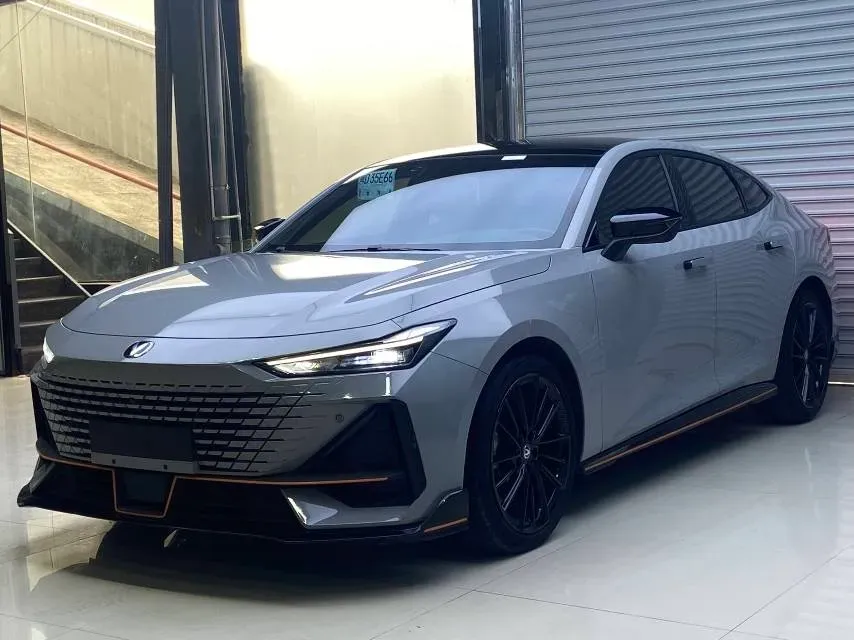 2022 ChangAn UNI-V 1.5T 188HP L4 7DCT,autocango,china used car exporter,china ev exporter,chinese used car exporter,chinese used ev exporter