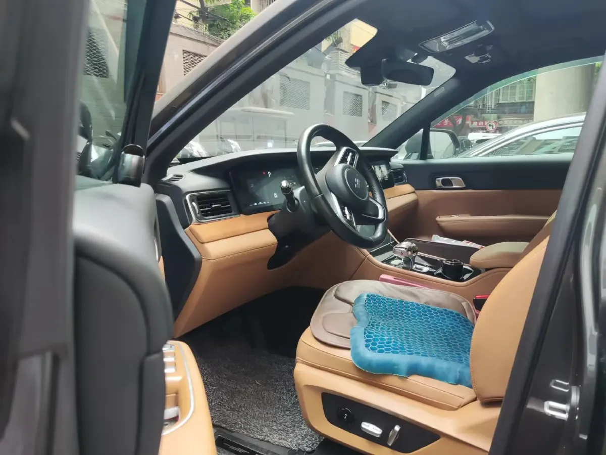 2021 Li ONE Range Extended 131HP REEV 40.5KWH,autocango,china used car exporter,china ev exporter,chinese used car exporter,chinese used ev exporter
