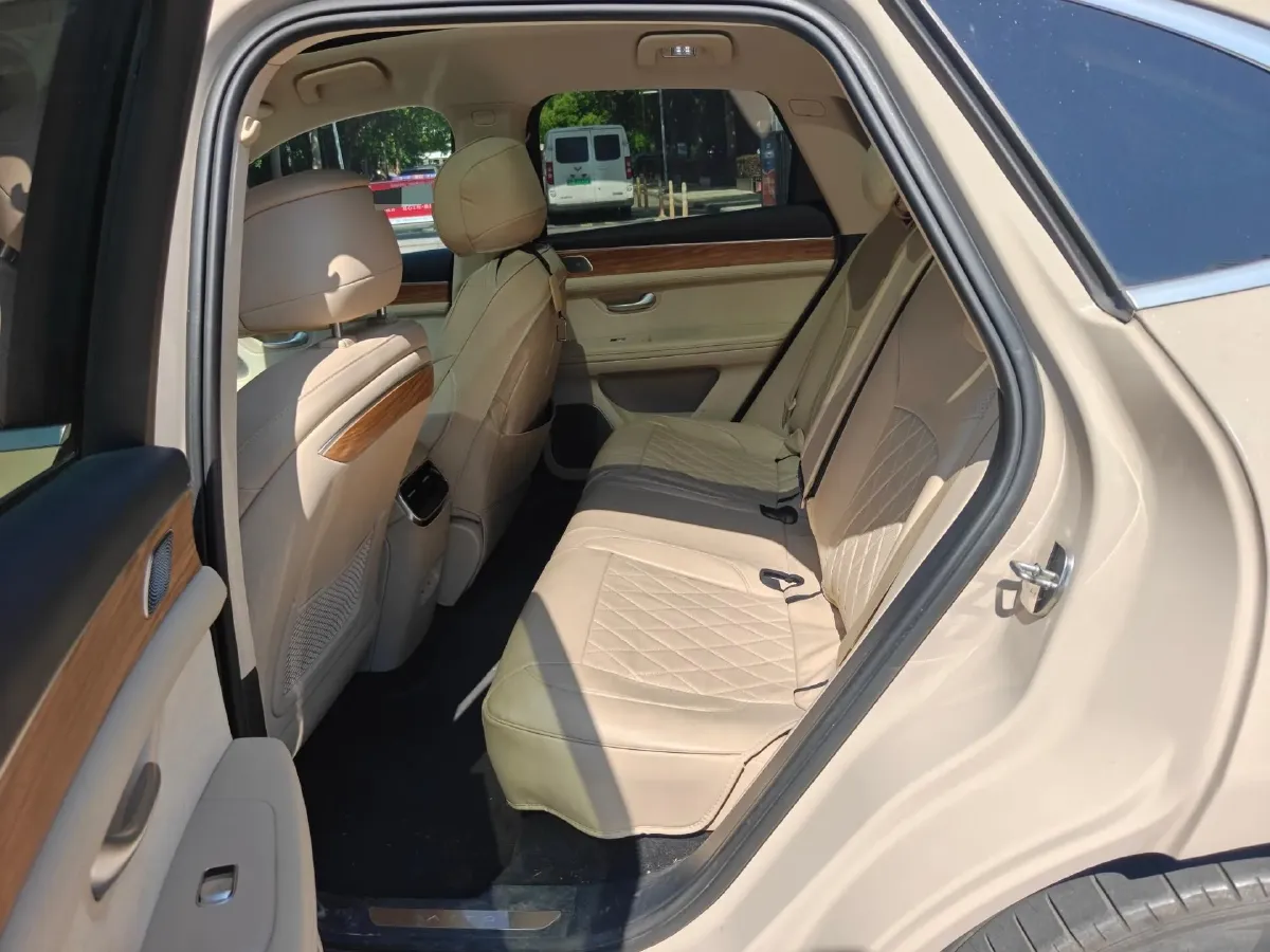 2022 JMC YuHu 7 2.0T 141HP L4 8AT,autocango,china used car exporter,china ev exporter,chinese used car exporter,chinese used ev exporter