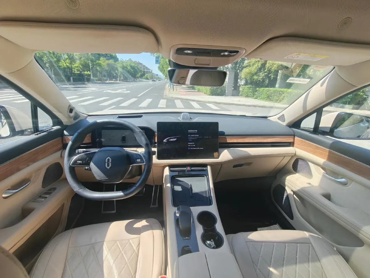2022 JMC YuHu 7 2.0T 141HP L4 8AT,autocango,china used car exporter,china ev exporter,chinese used car exporter,chinese used ev exporter