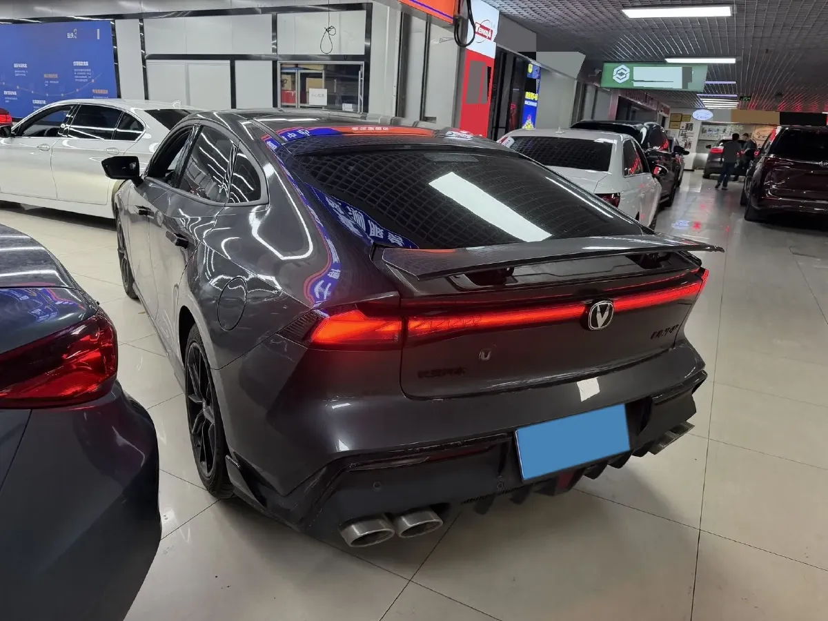 2022 ChangAn UNI-V 2.0T 233HP L4 8AT,autocango,china used car exporter,china ev exporter,chinese used car exporter,chinese used ev exporter