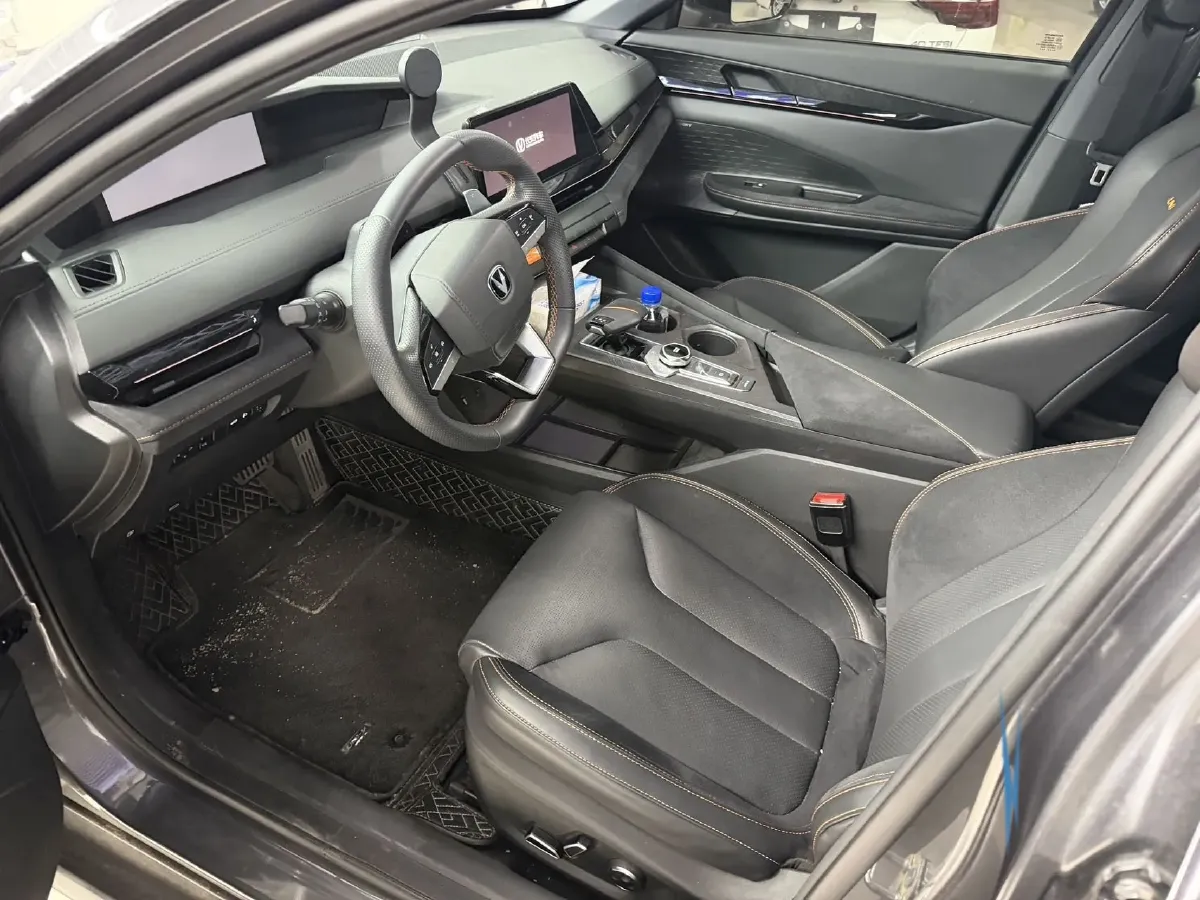 2022 ChangAn UNI-V 2.0T 233HP L4 8AT,autocango,china used car exporter,china ev exporter,chinese used car exporter,chinese used ev exporter