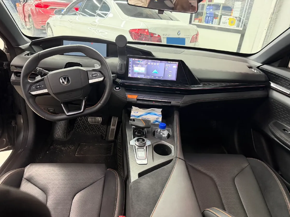 2022 ChangAn UNI-V 2.0T 233HP L4 8AT,autocango,china used car exporter,china ev exporter,chinese used car exporter,chinese used ev exporter