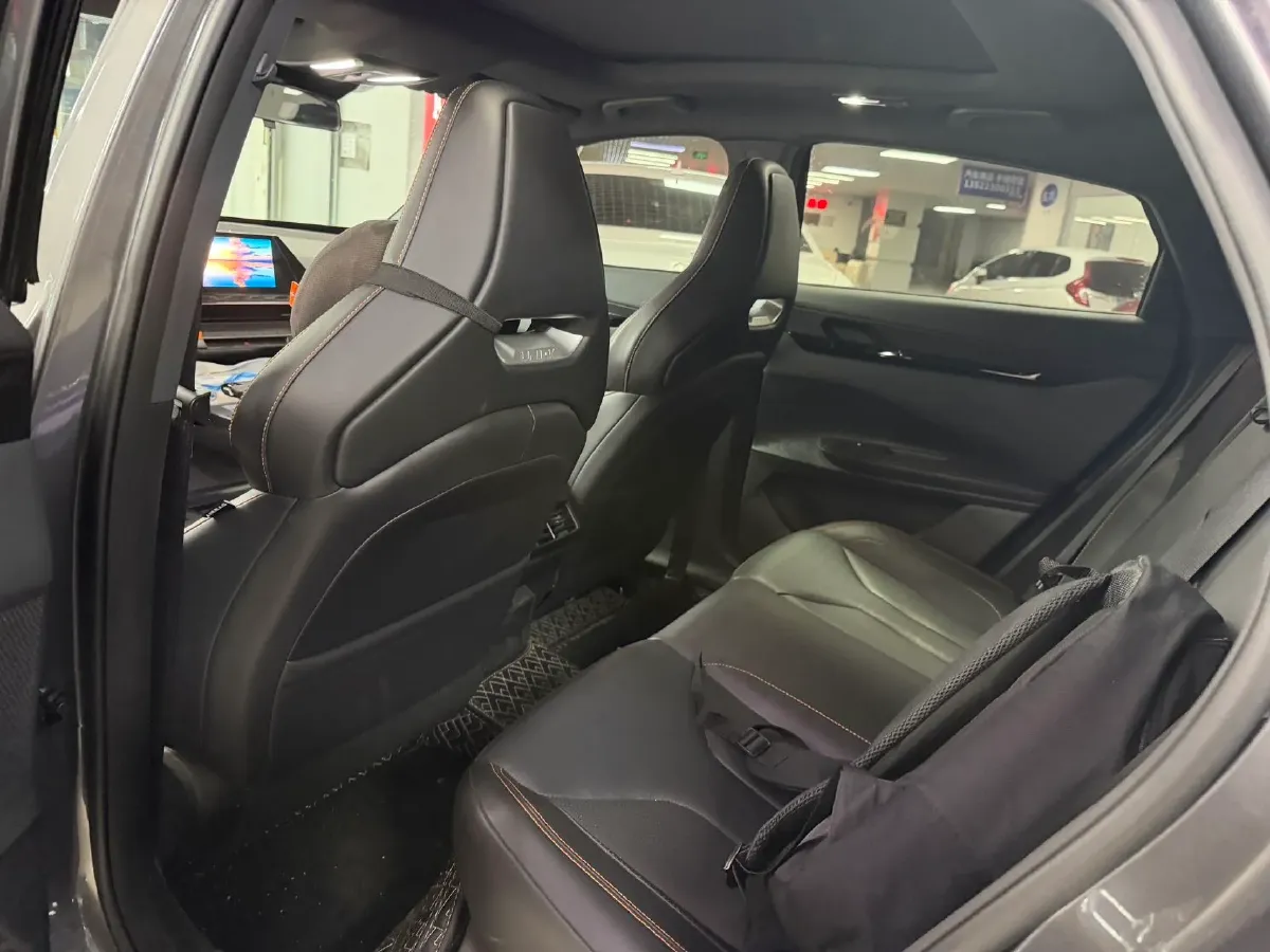2022 ChangAn UNI-V 2.0T 233HP L4 8AT,autocango,china used car exporter,china ev exporter,chinese used car exporter,chinese used ev exporter