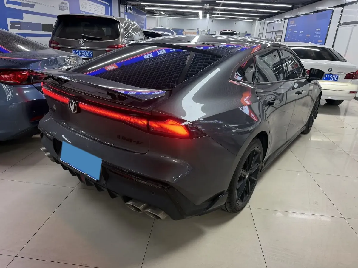 2022 ChangAn UNI-V 2.0T 233HP L4 8AT,autocango,china used car exporter,china ev exporter,chinese used car exporter,chinese used ev exporter