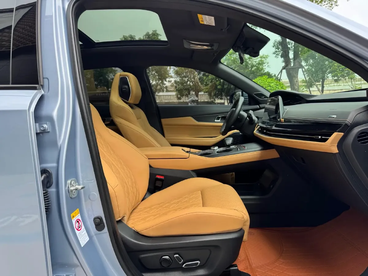 2021 ChangAn UNI-K 2.0T 233HP L4 8AT,autocango,china used car exporter,china ev exporter,chinese used car exporter,chinese used ev exporter