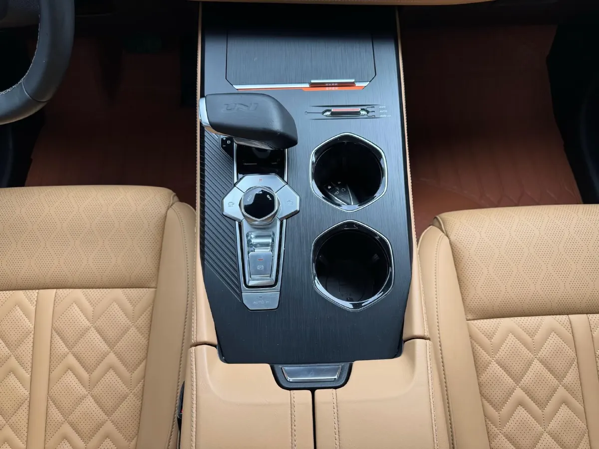 2021 ChangAn UNI-K 2.0T 233HP L4 8AT,autocango,china used car exporter,china ev exporter,chinese used car exporter,chinese used ev exporter