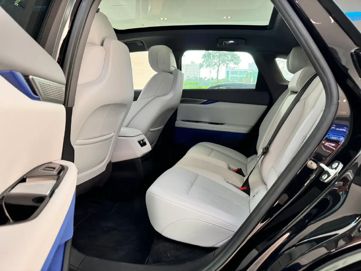 2024 Cadillac OPTIQ BEV 68.4KWH,autocango,china used car exporter,china ev exporter,chinese used car exporter,chinese used ev exporter