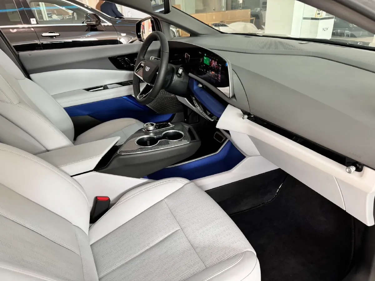 2024 Cadillac OPTIQ BEV 68.4KWH,autocango,china used car exporter,china ev exporter,chinese used car exporter,chinese used ev exporter