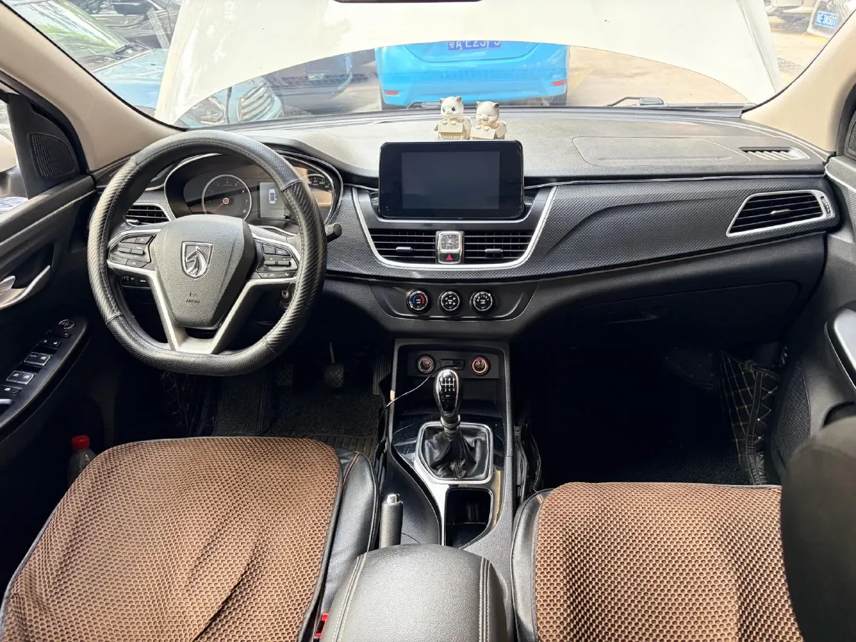 2019 BaoJun 730 1.5T 150HP L4 6MT,autocango,china used car exporter,china ev exporter,chinese used car exporter,chinese used ev exporter