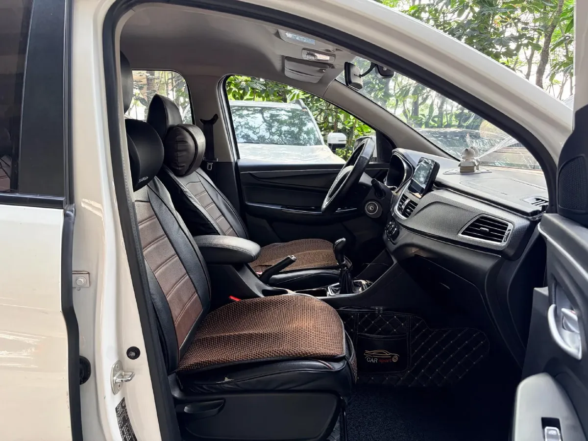 2019 BaoJun 730 1.5T 150HP L4 6MT,autocango,china used car exporter,china ev exporter,chinese used car exporter,chinese used ev exporter