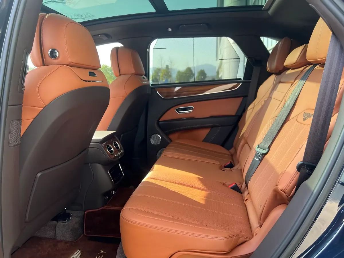 2021 Bentley Bentayga 4.0T 550HP V8 8AT,autocango,china used car exporter,china ev exporter,chinese used car exporter,chinese used ev exporter