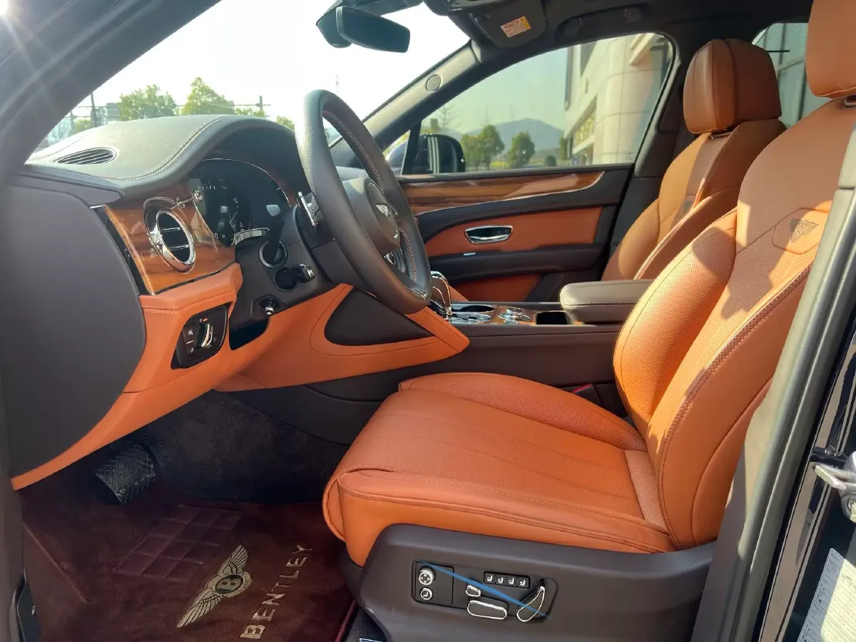 2021 Bentley Bentayga 4.0T 550HP V8 8AT,autocango,china used car exporter,china ev exporter,chinese used car exporter,chinese used ev exporter