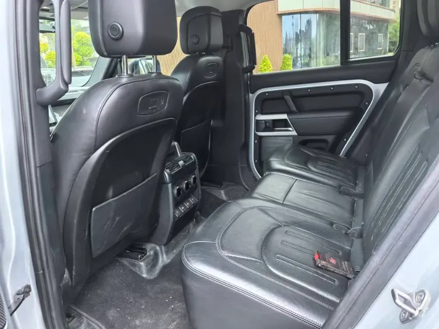 2020 Land Rover Defender 3.0T 400HP L6 8AT,autocango,china used car exporter,china ev exporter,chinese used car exporter,chinese used ev exporter