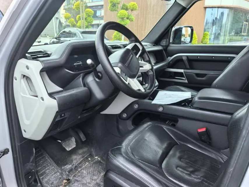 2020 Land Rover Defender 3.0T 400HP L6 8AT,autocango,china used car exporter,china ev exporter,chinese used car exporter,chinese used ev exporter