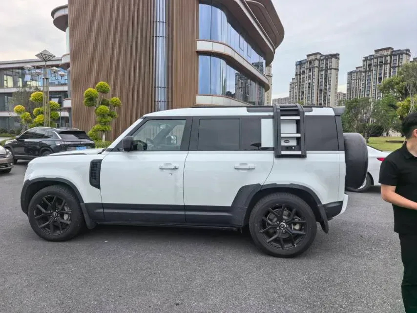 2020 Land Rover Defender 3.0T 400HP L6 8AT,autocango,china used car exporter,china ev exporter,chinese used car exporter,chinese used ev exporter