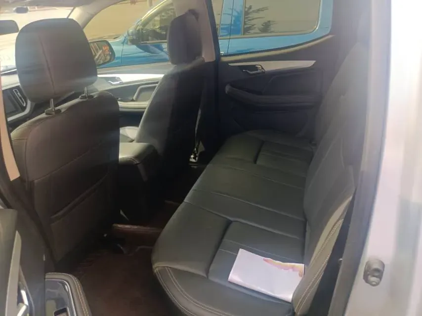 2023 Isuzu Jim 2.5T 143HP L4 6MT,autocango,china used car exporter,china ev exporter,chinese used car exporter,chinese used ev exporter