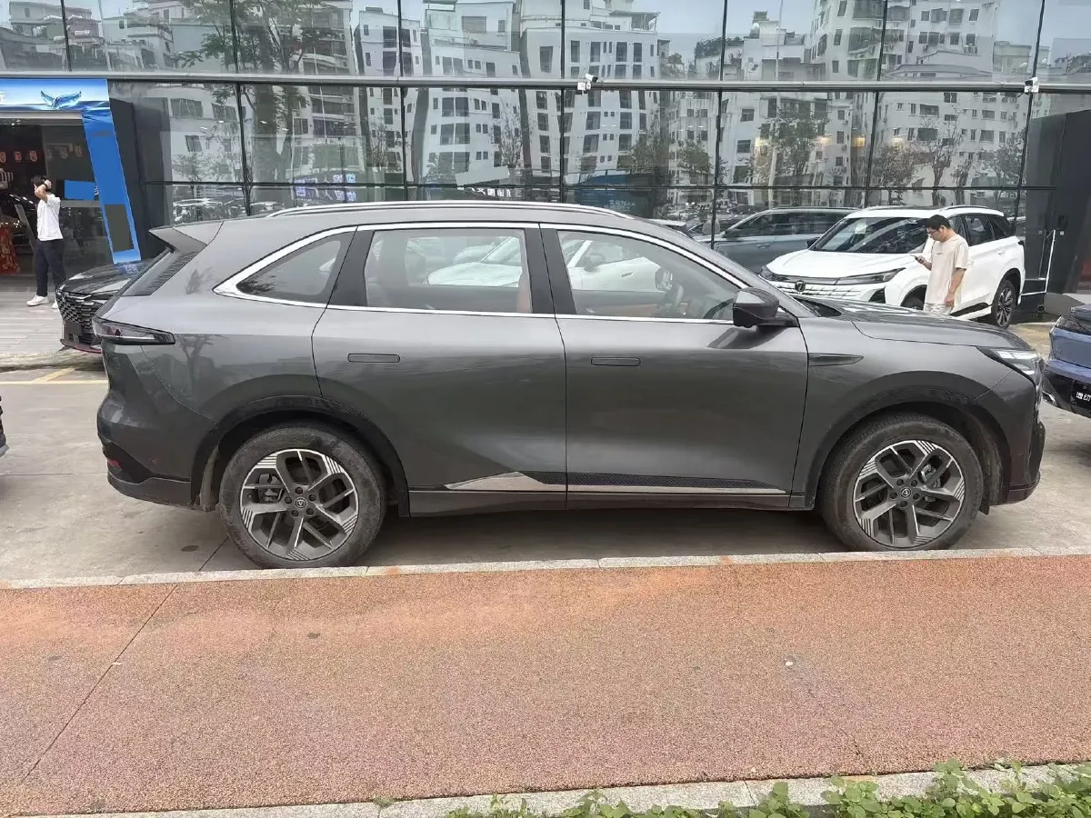 2025 ChangAn CS75 Plus 1.5T 192HP L4 8AT,autocango,china used car exporter,china ev exporter,chinese used car exporter,chinese used ev exporter