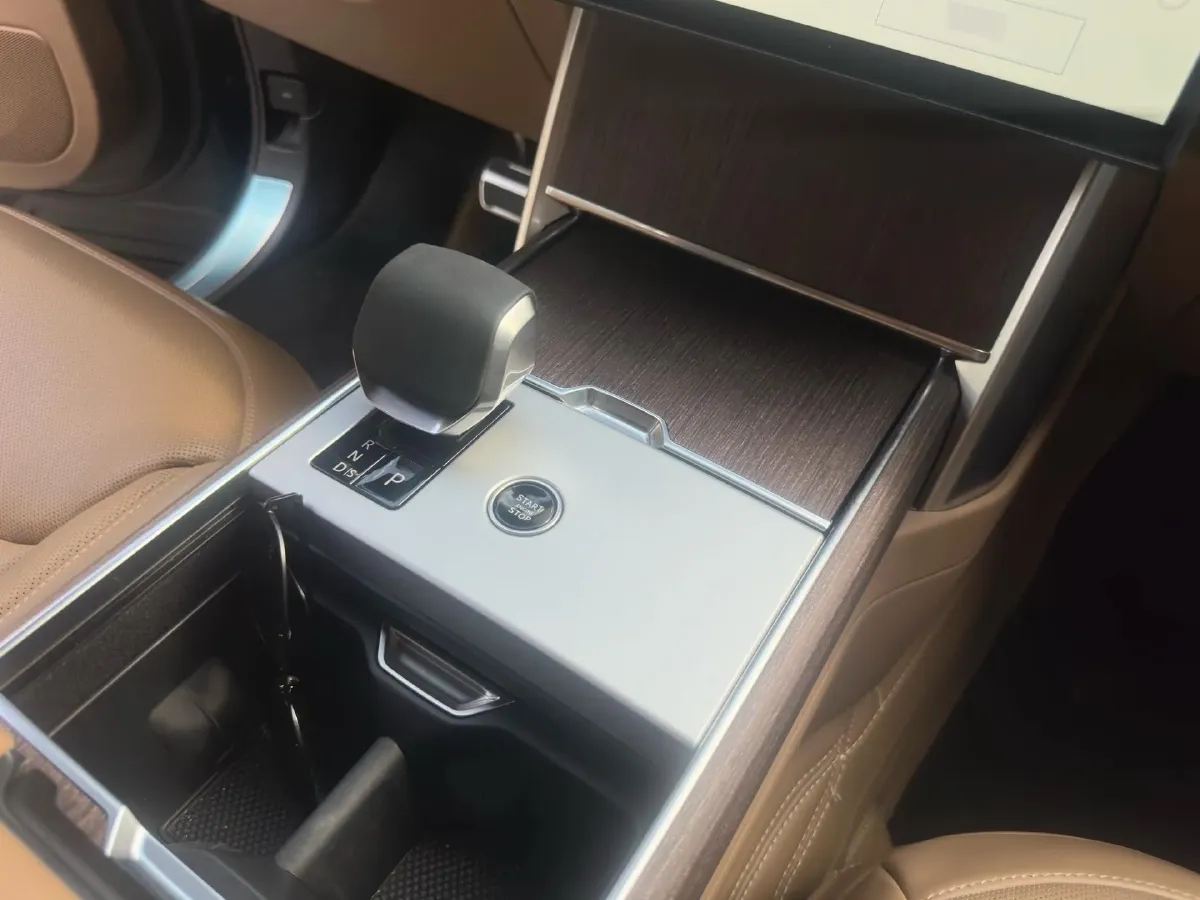 2025 Land Rover Range Rover 3.0T 400HP L6 8AT,autocango,china used car exporter,china ev exporter,chinese used car exporter,chinese used ev exporter