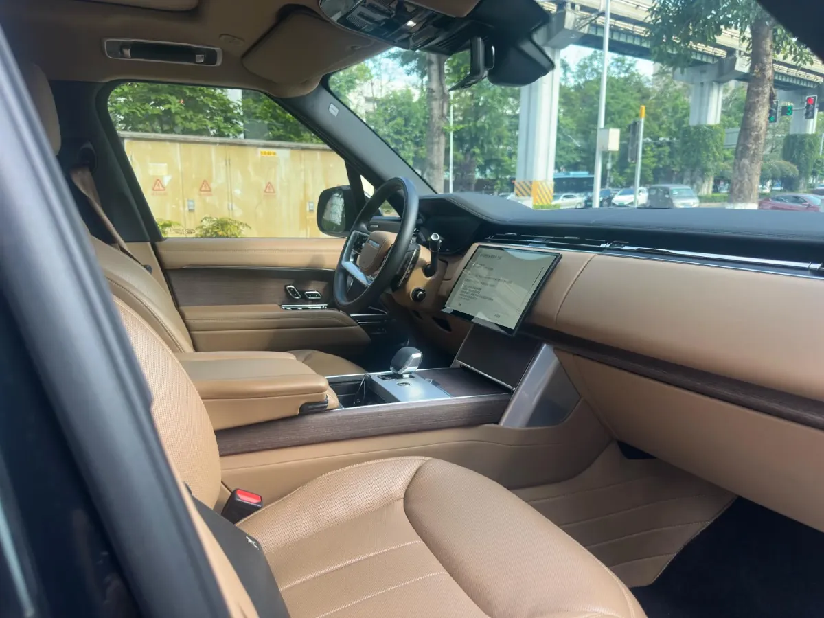 2025 Land Rover Range Rover 3.0T 400HP L6 8AT,autocango,china used car exporter,china ev exporter,chinese used car exporter,chinese used ev exporter