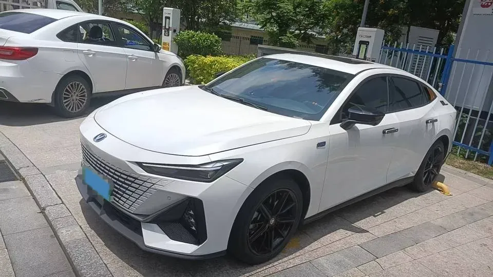 2023 ChangAn UNI-V iDD 1.5T 170HP L4 6TCT PHEV 18.4KWH,autocango,china used car exporter,china ev exporter,chinese used car exporter,chinese used ev exporter