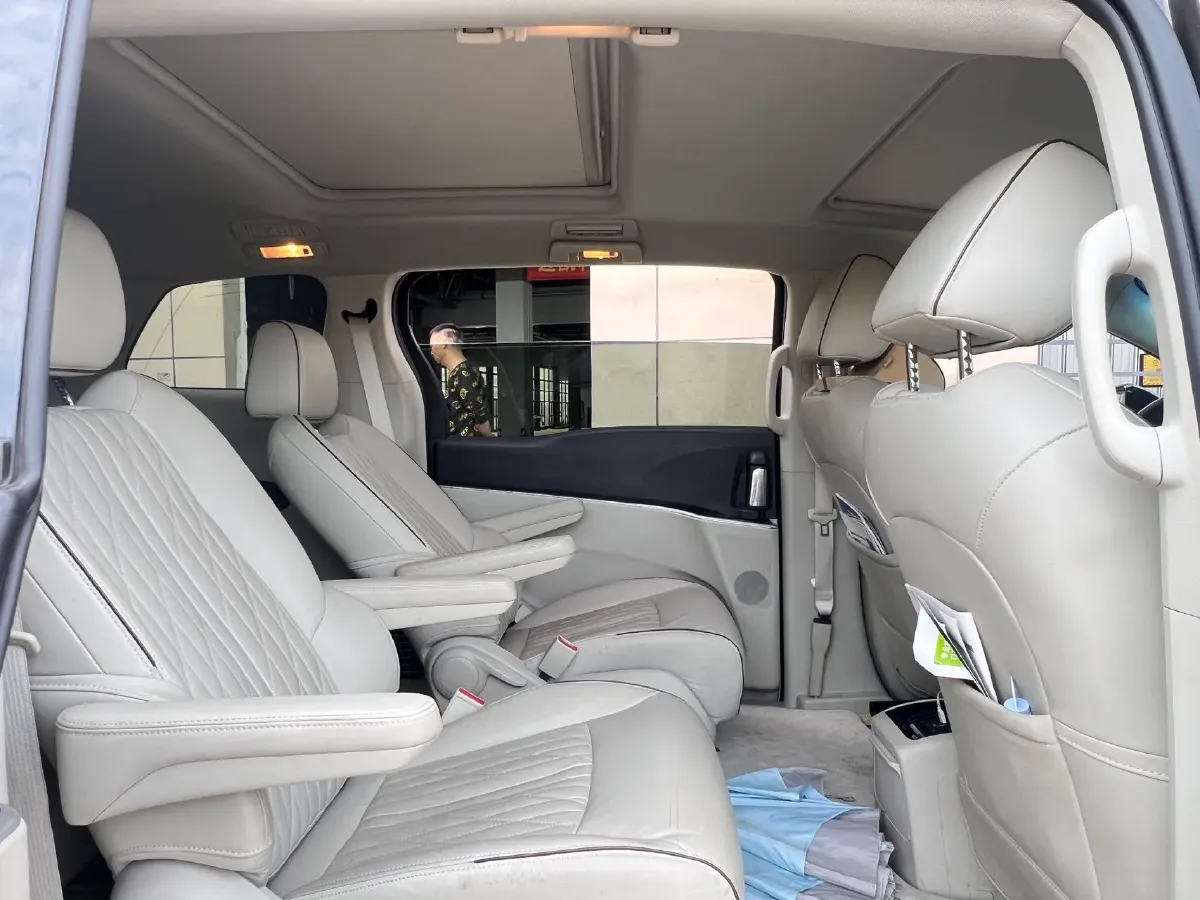 2022 Buick GL8 2.0T 237HP L4 9AT,autocango,china used car exporter,china ev exporter,chinese used car exporter,chinese used ev exporter