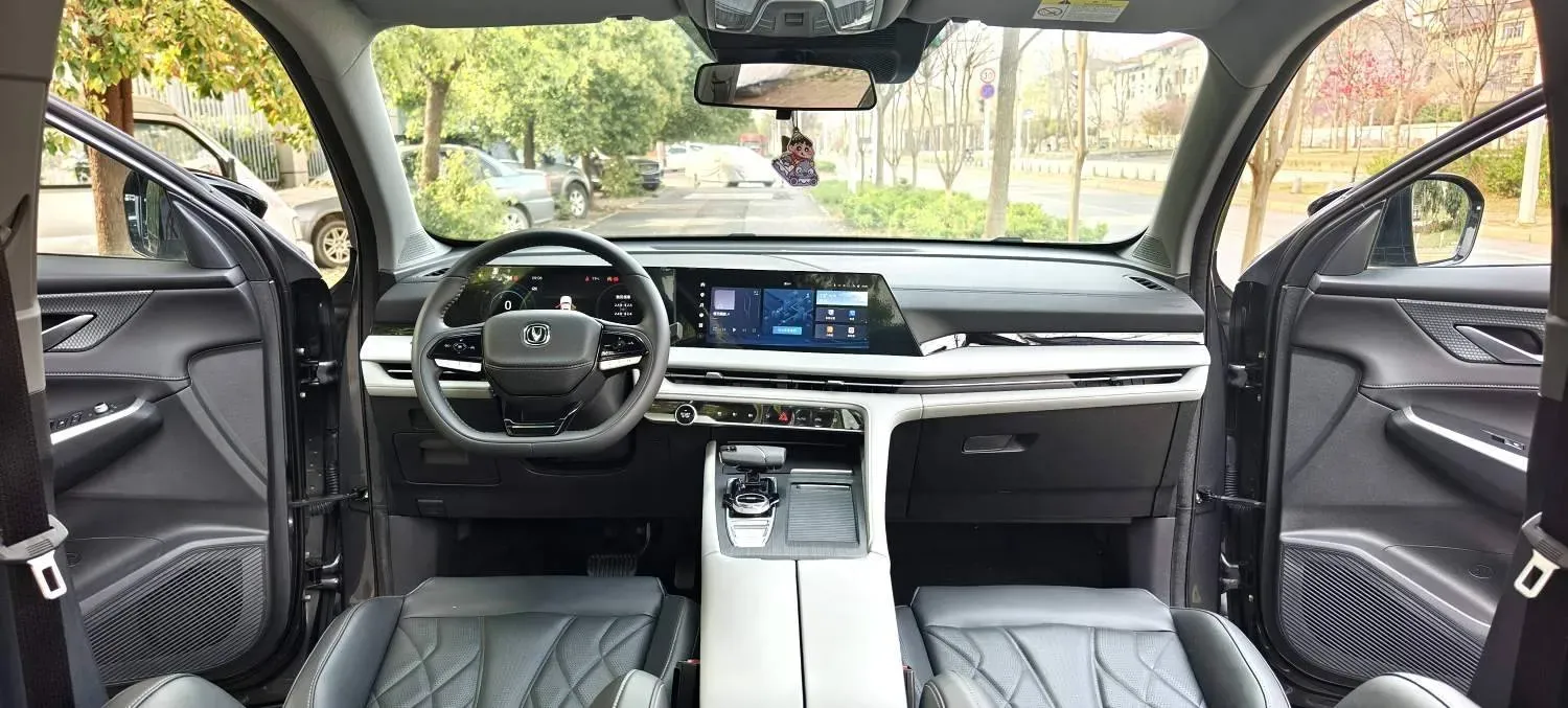 2024 ChangAn CS75 Plus 1.5T 188HP L4 8AT,autocango,china used car exporter,china ev exporter,chinese used car exporter,chinese used ev exporter