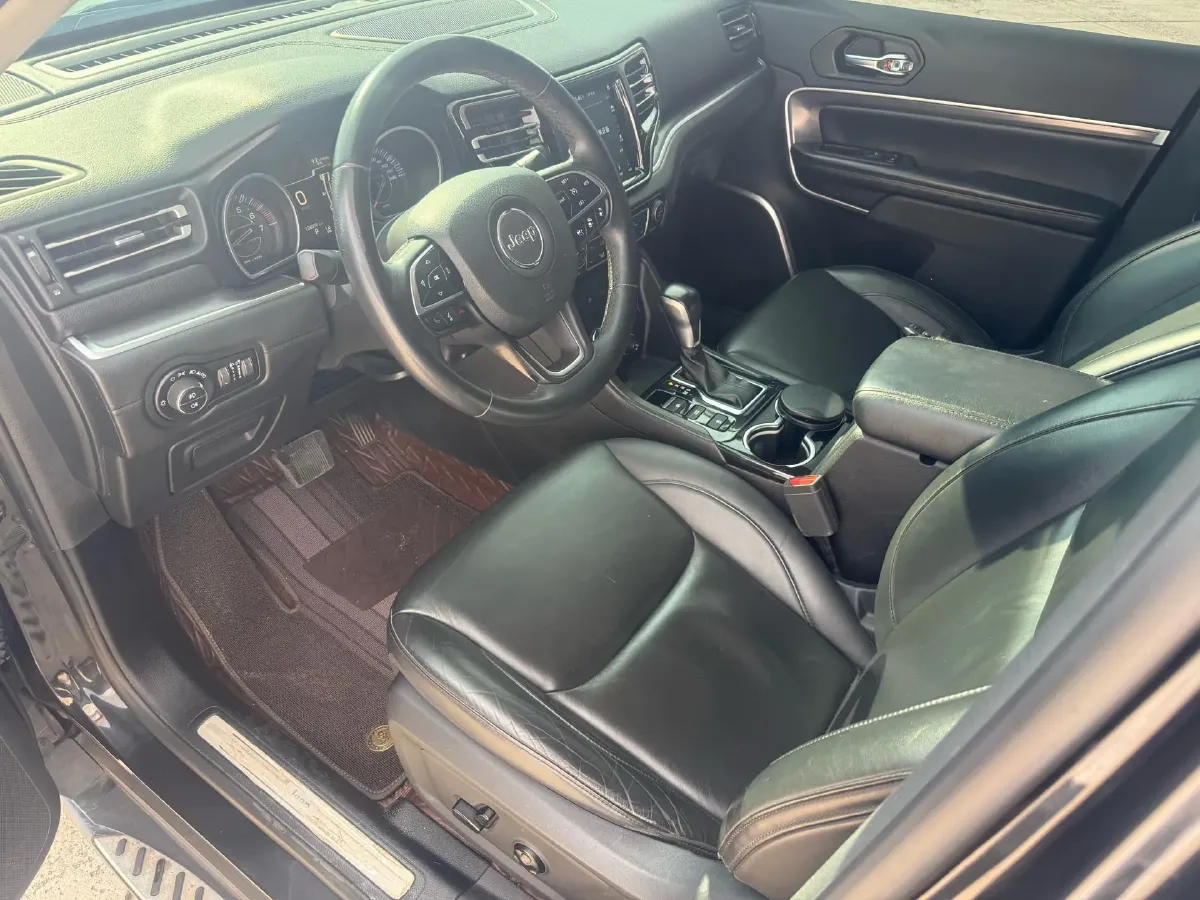2018 Jeep Grand Commander 2.0T 265HP L4 9AT,autocango,china used car exporter,china ev exporter,chinese used car exporter,chinese used ev exporter