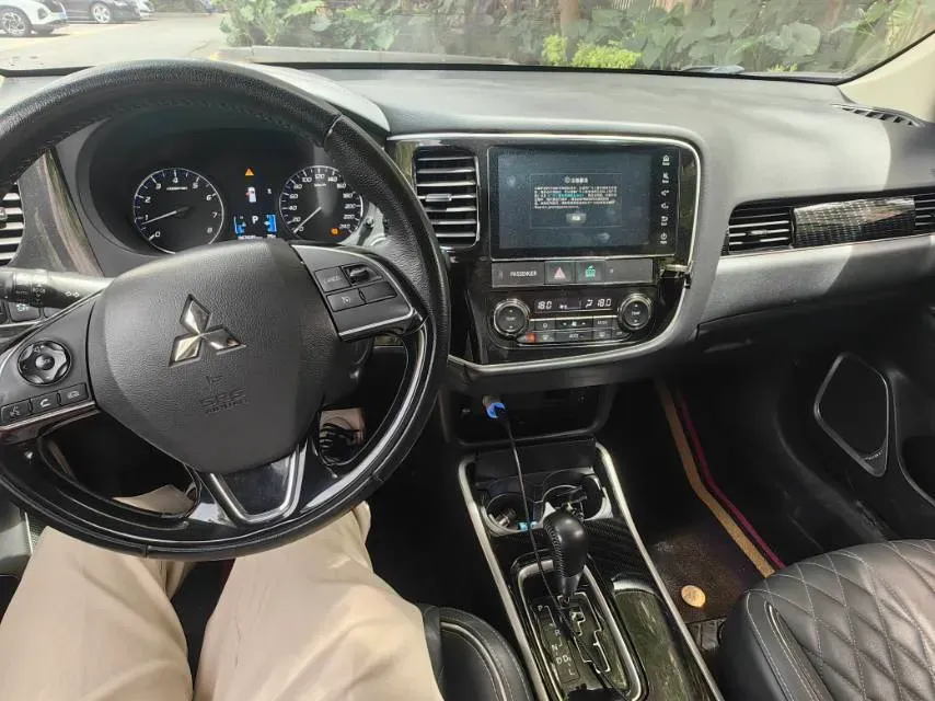 2021 Mitsubishi Outlander 2.0L 166HP L4 CVT,autocango,china used car exporter,china ev exporter,chinese used car exporter,chinese used ev exporter