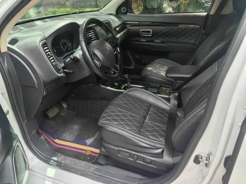 2021 Mitsubishi Outlander 2.0L 166HP L4 CVT,autocango,china used car exporter,china ev exporter,chinese used car exporter,chinese used ev exporter
