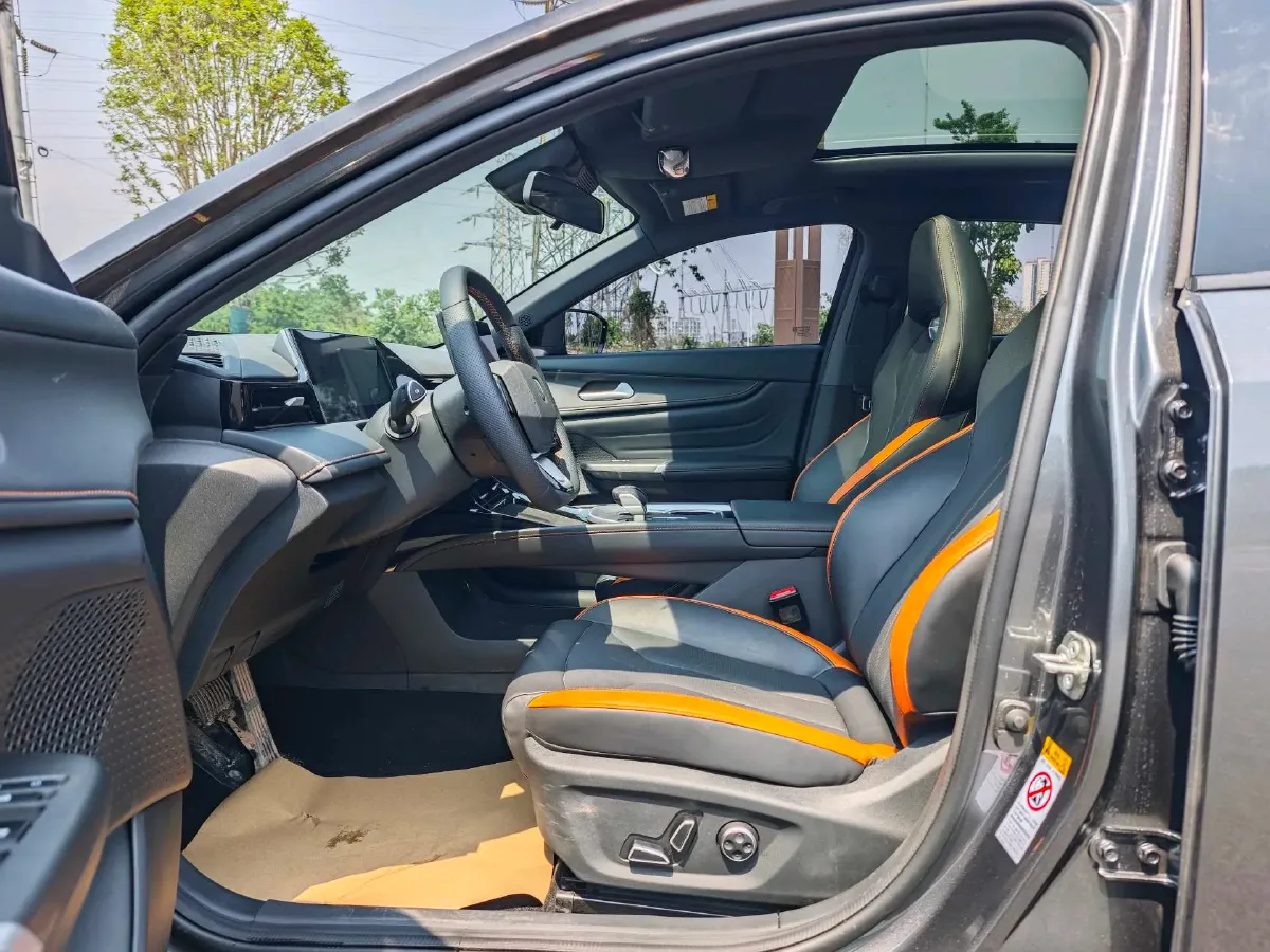 2025 ChangAn UNI-V 1.5T 192HP L4 7DCT,autocango,china used car exporter,china ev exporter,chinese used car exporter,chinese used ev exporter