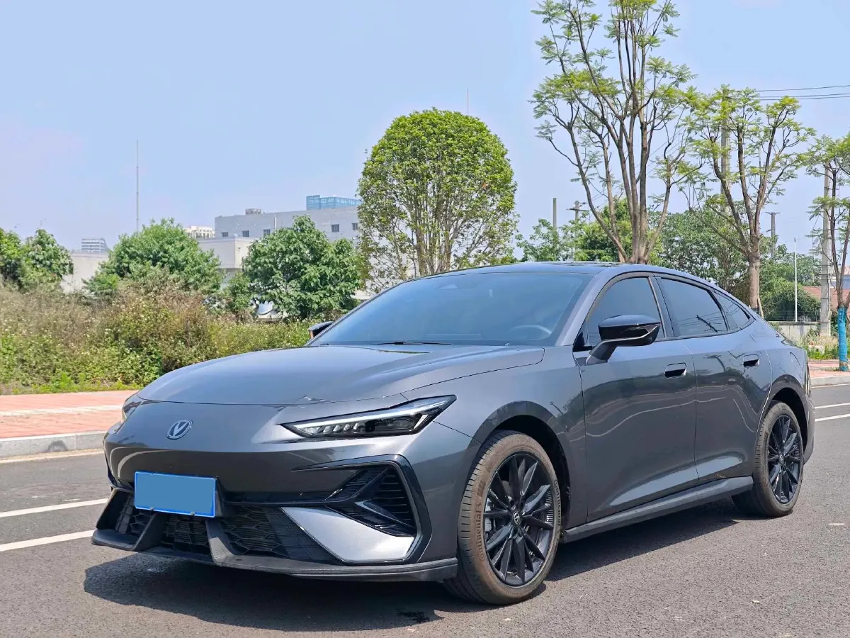 2025 ChangAn UNI-V 1.5T 192HP L4 7DCT,autocango,china used car exporter,china ev exporter,chinese used car exporter,chinese used ev exporter