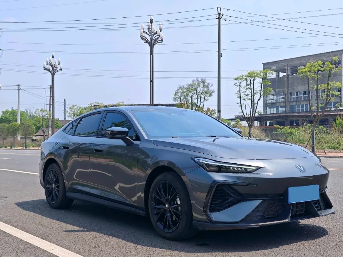 2025 ChangAn UNI-V 1.5T 192HP L4 7DCT,autocango,china used car exporter,china ev exporter,chinese used car exporter,chinese used ev exporter