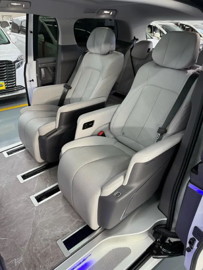 2025 Buick GL8 2.0T 237HP L4 9AT,autocango,china used car exporter,china ev exporter,chinese used car exporter,chinese used ev exporter